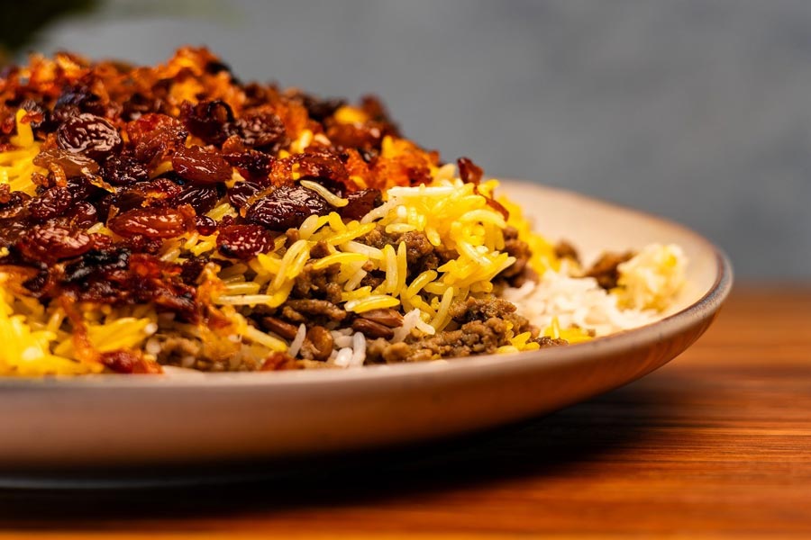 طرز تهیه عدس پلو با گوشت چرخ کرده و کشمش؛ مناسب مهمونی و دورهمی