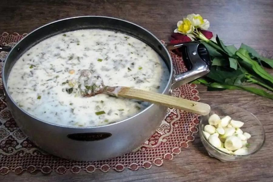 طرز تهیه آش دوغ سنتی و خوش‌عطر؛ مقوی و خاص با دستور محلی