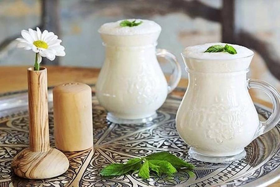 طرز تهیه دوغ آبعلی گازدار خونگی با طعم نعناع و آویشن