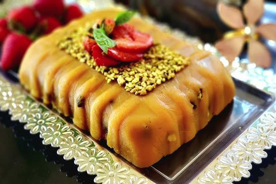 طرز تهیه حلوا زعفرانی مجلسی با بافت لطیف و رنگ طلایی