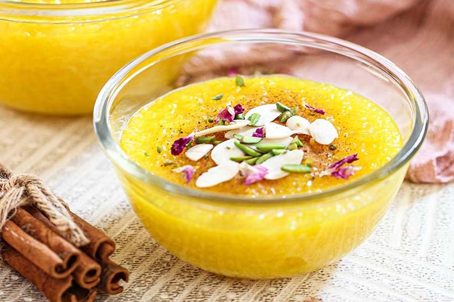 طرز تهیه شله زرد زعفرانی مجلسی؛ دستور سنتی با عطر گلاب و هل