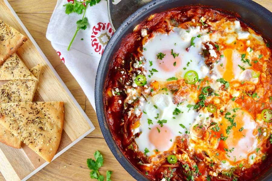 طرز تهیه شاکشوکا؛ صبحونه ی مدیترانه‌ای با سس گوجه مخصوص