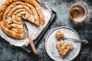 طرز تهیه بورک گوشت و قارچ با خمیر یوفکا