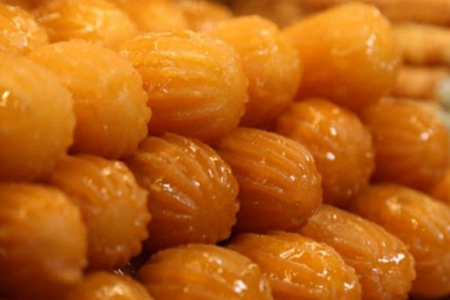 طرز تهیه بامیه مخصوص ماه رمضان با شربت زعفرونی