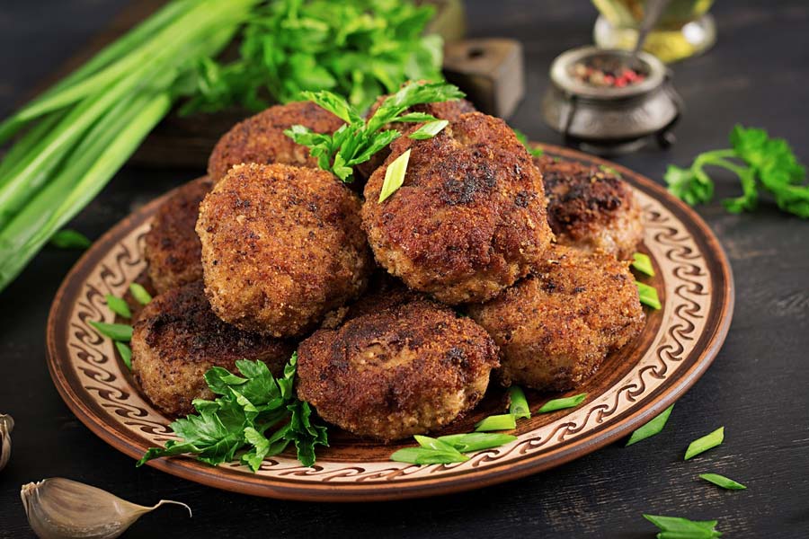 طرز تهیه کتلت گوشت؛ ترد و خوش مزه و مامان پز