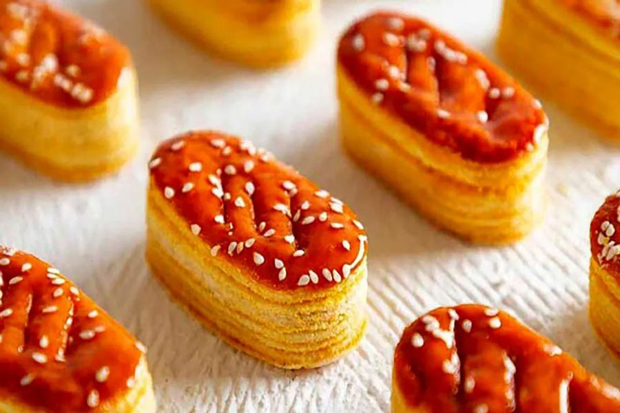 طرز تهیه شیرینی زبان خانگی با خمیر هزارلا؛ طلایی، ترد و مجلسی