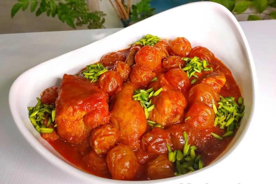 طرز تهیه خورش آلو مسما؛ یه خورشت ترش و شیرین با مرغ و آلو
