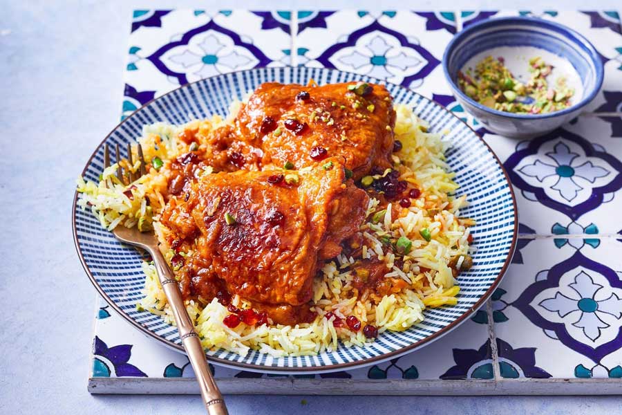 طرز تهیه زرشک پلو با مرغ مجلسی؛ دستور کامل با تمام فوت‌وفن‌های رستورانی